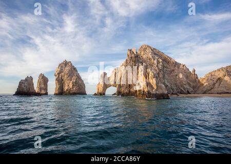 L'arche de Cabo San Lucas, est une formation rocheuse distinctive à l'extrémité sud de Cabo San Lucas, qui est elle-même l'extrémité sud du Mexique' Banque D'Images