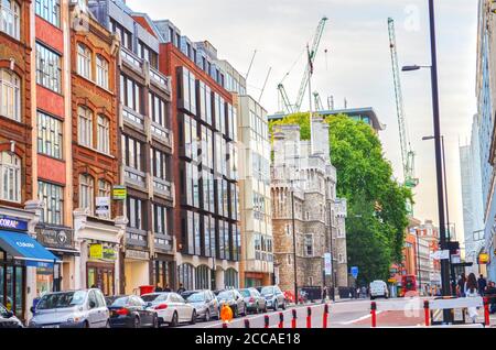 Londres, Grande-Bretagne - 01 août 2015 : vue d'une scène typique avec des sites de construction à Londres. Banque D'Images
