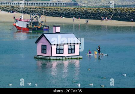 Richard Woods flottant à la maison Folkestone Harbour Kent Angleterre Banque D'Images