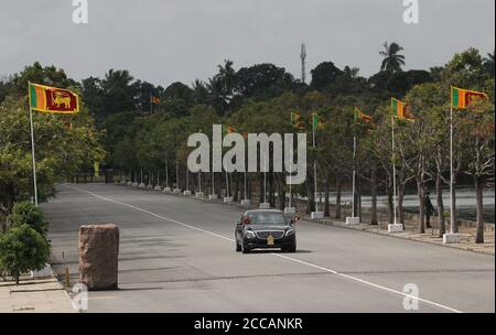 Colombo, Sri Lanka. 20 août 2020. La voiture du président du Sri Lanka, Gotabaya Rajapaksa, arrive au Parlement national à Colombo le 20 août 2020 crédit: Pradeep Dambarage/ZUMA Wire/Alay Live News Banque D'Images