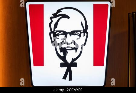 Hong Kong, Chine. 17 août 2020. Chaîne de restaurants de poulet américain de restauration rapide Kentucky Fried Chicken (KFC) logo vu à Hong Kong. Crédit: Budrul Chukrut/SOPA Images/ZUMA Wire/Alay Live News Banque D'Images