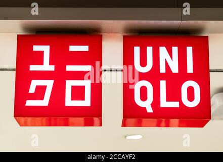 Hong Kong, Chine. 17 août 2020. Logo Uniqlo de la marque japonaise de vêtements à Hong Kong. Crédit: Budrul Chukrut/SOPA Images/ZUMA Wire/Alay Live News Banque D'Images