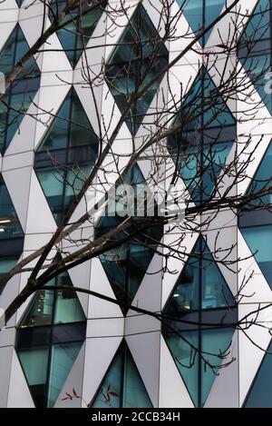 Gros plan d'une tour moderne : Université de Salford, MediaCityUK., Greater Manchester, Angleterre, Royaume-Uni Banque D'Images