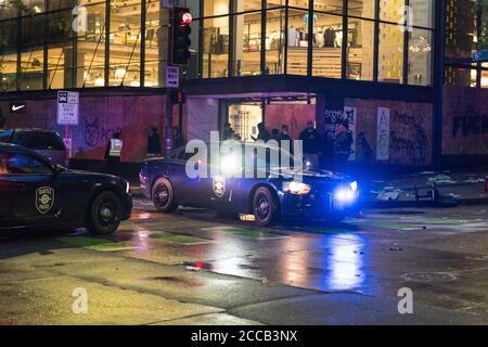 Seattle, États-Unis 30 mai 2020 : pillage tardif dans la région de westlake pendant la manifestation de George Floyd. Banque D'Images