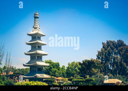 Tour en pierre fractale dans le jardin japonais de la Serena, au Chili Banque D'Images