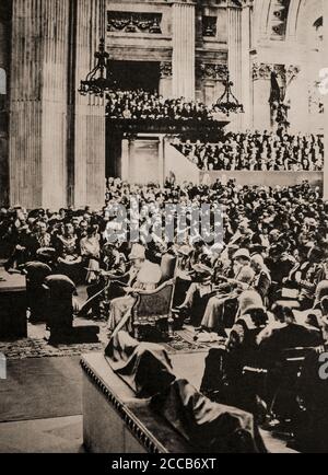 Le 6 mai 1935, le roi George V et la reine Mary ont célébré leur Jubilé d'argent de 25 ans sur le trône de la cathédrale Saint-Paul. Banque D'Images