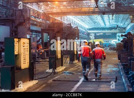 Travailleurs de l'usine d'acier Banque D'Images