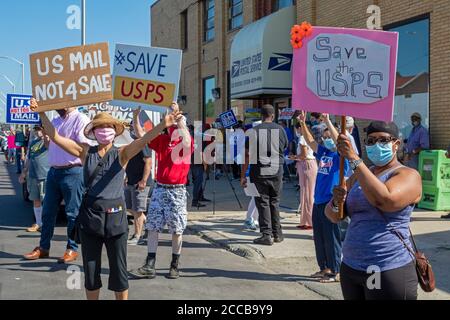 Detroit, Michigan, États-Unis. 20 août 2020. Un rassemblement pour sauver le service postal des États-Unis. Le rassemblement a eu lieu à l'extérieur de la filiale Old Redford du service postal des États-Unis, qui a été menacé de fermeture. Crédit : Jim West/Alay Live News Banque D'Images