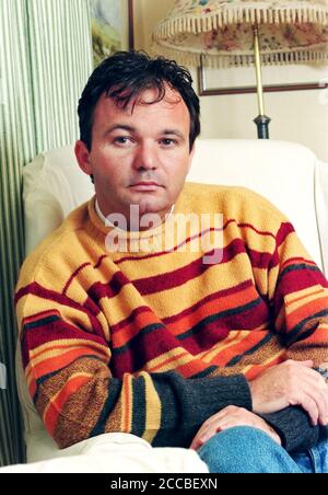 IRLANDE: 26 SEPTEMBRE 1996 l'australien a condamné Peter FOSTER en Irlande alors qu'il était en fuite après son évasion de la prison ouverte au Royaume-Uni. Foster était autrefois le petit ami de la célèbre fille page 3, Sam Fox et lié à la femme de Tony Blairs, Cherie Blair au Royaume-Uni. Il l'a aidée à acheter 2 appartements. Il a de nouveau été arrêté en Australie pour une escroquerie de pari présumée. Alamy stock image/Jayne Russell Banque D'Images