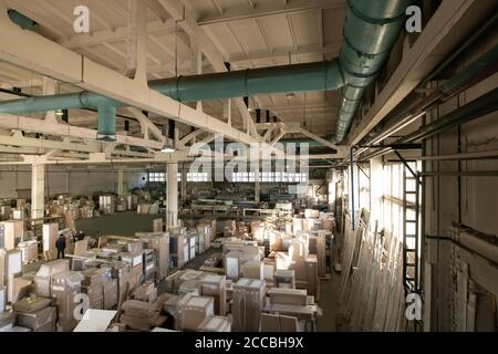 Immense entrepôt intérieur en usine Banque D'Images