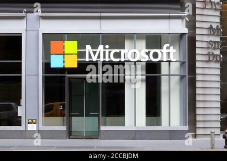 Microsoft, 11 Times Square, New York, New York, NY. Façade extérieure d'une entreprise technologique. Banque D'Images