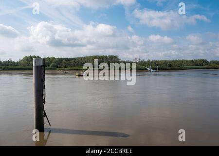 Tielrode, Belgique, 02 août 2020, traversiers de Tielrode à Hamme sur la rivière Durme Banque D'Images