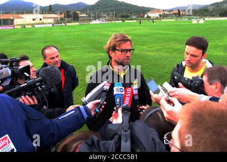 16 janvier 2014, la Manga, Espagne. Formation Borussia Dortmund. L'entraîneur-chef Jurgen Klopp est interviewé par les médias photo de Tony Henshaw Banque D'Images