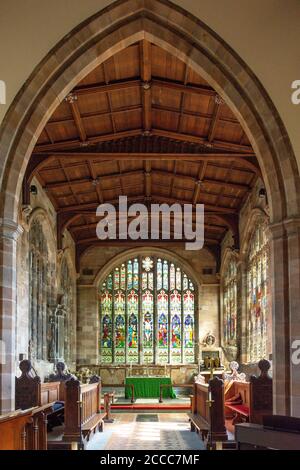 Le choeur pew et autel dans l'église Saint-Pierre et Saint-Paul, Church Hill, Coleshill, Warwickshire, Angleterre, Royaume-Uni Banque D'Images