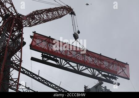 Pékin, Pékin, Chine. 21 août 2020. Beijingà¯ÂμÅ'CHINE-le 18 août 2020, Beijing, avec le levage du dernier sous-treillis de 19.9 mètres de long, 14.9 tonnes, marquant la fermeture de la structure principale du quartier nord de Beijing Fengtai Station phase I, posant une base solide pour la construction de la ligne Beijing-Guangzhou existante, la ligne beijing-Shanghai Universal Speed Railway et la deuxième phase du projet.Beijing Fengtai Railway station est la première grande gare moderne avec la disposition de la vitesse normale et de la grande vitesse double-couche station de camion en Chine, et WIL Banque D'Images