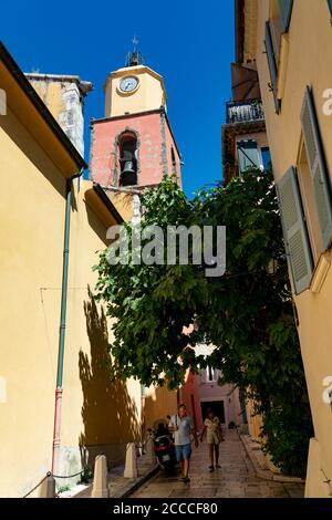 Europe. France. Var (83). Saint-Tropez. Les gens qui marchent dans les ruelles de la vieille ville Banque D'Images