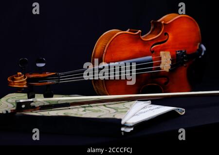 Encore-vie avec un violon Banque D'Images