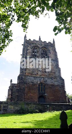 Église paroissiale d'Ormskirk vue depuis le cimetière à l'arrière du bâtiment. Il date de 1170AD. Banque D'Images