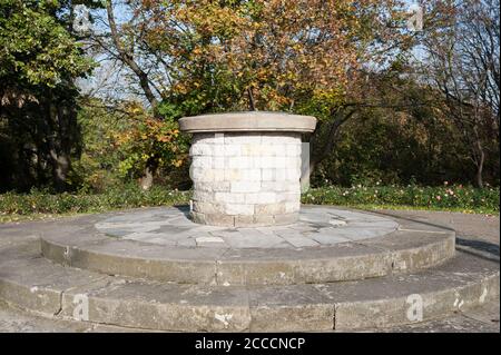 Sundial dans le parc de Varsovie, Pologne Banque D'Images