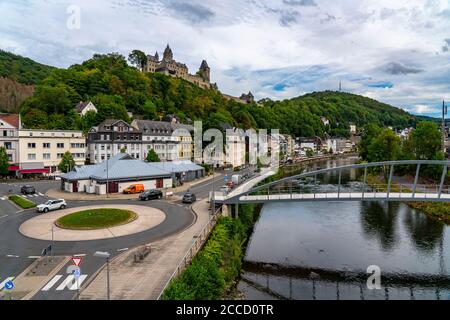 La ville d'Altena à Sauerland, Märkischer Kreis, Burg Altena, première auberge de jeunesse allemande, sur la rivière Lenne, NRW, Allemagne Banque D'Images