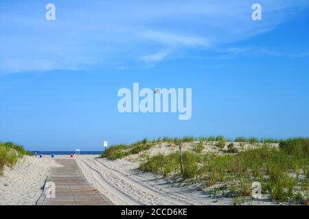 WILDWOOD CREST, NJ -21 JUL 2020- vue sur la plage de Wildwood Crest, sur la côte de Jersey dans le comté de Cape May, New Jersey, États-Unis. Banque D'Images