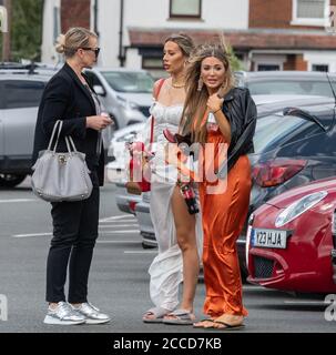 Brentwood Essex 21 août 2020 l'équipe de film et le casting, ont déclaré être le tournage de TOWIE à Brentwood Essex crédit: Ian Davidson/Alay Live News Banque D'Images