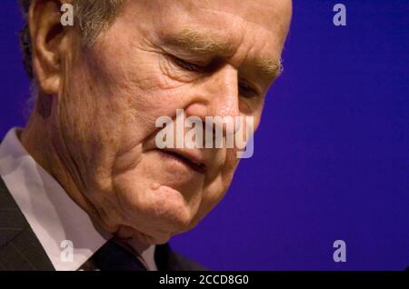 Houston, TX 20 avril 2007 : ancien président américain George H.W. Bush prononce le discours d'ouverture de la convention Texas Apartment Assn. Bush a dit aux dirigeants de l'industrie de s'efforcer d'obtenir une éthique dans toutes les situations d'affaires. ©Bob Daemmrich / Banque D'Images