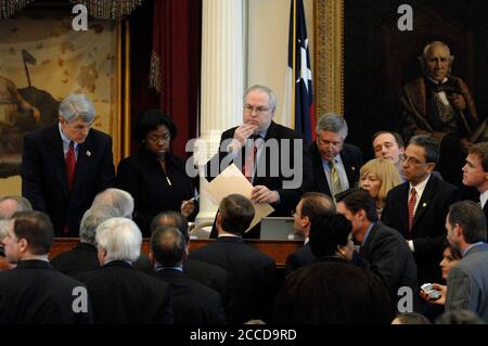 Austin, TX États-Unis, 10 janvier 2007: Ouverture de la 80e session de l'Assemblée législative du Texas à la Chambre des représentants, montrant les députés de la Chambre qui s'attonner sur la course à la présidence de la Chambre. ©Bob Daemmrich Banque D'Images