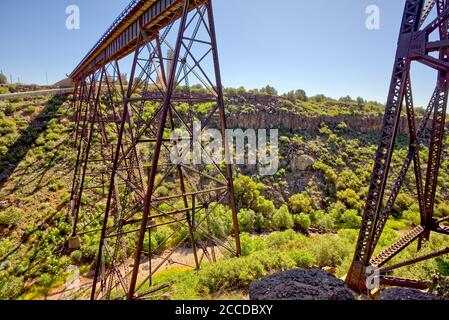 Un pont ferroviaire enjambant l'Enfer Canyon à Drake, Arizona. Banque D'Images