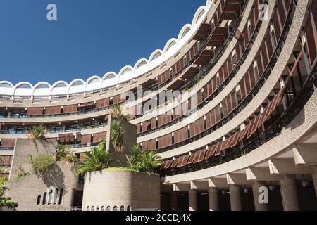 Frobisher Crescent's Sculpture court, The Barbican Exhibition Centre, Silk Street, Londres, EC1, Royaume-Uni Banque D'Images