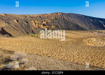 Vue aérienne du cratère volcanique de type maar, de servir Cerro Colorado dans les montagnes de la réserve de biosphère d'El Pinacate et le grand désert d'autel dedans Banque D'Images