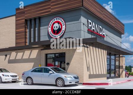 Le restaurant Panda Express offre un service de drive très actif tandis que les salles à manger sont fermées pendant la pandémie COVID-19. (ÉTATS-UNIS) Banque D'Images