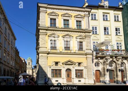 Lviv (Lwiw, Lemberg), palais de Bandinelli et maison de la famille Wilczek sur la place Rynok (place du marché) à Lviv Oblast, Ukraine Banque D'Images