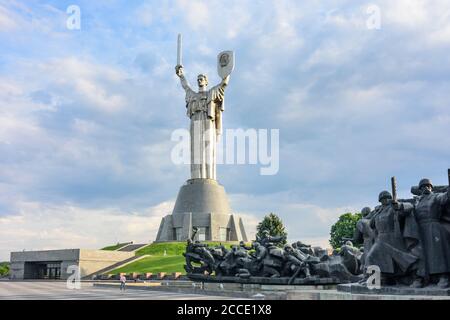 Kiev (Kiev), Rodina Mat (Monument de la mère Patrie), monument 'traversée du Dnieper' à Kiev, Ukraine Banque D'Images