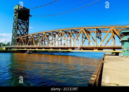 Canada, Ontario. Canal de Burlington à Hamilton. Pont-élévateur du canal de Burlington sur le lac Ontario Banque D'Images