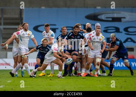 21 août 2020; AJ Bell Stadium, Salford, Lancashire, Angleterre; Rugby anglais de Premiership, sale Sharks versus Exeter Chiefs; Jack Mauder of Exeter Chiefs remet le ballon à crédit: Action plus Sports Images/Alay Live News Banque D'Images