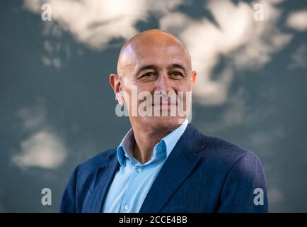 Festival international du livre d'Édimbourg : Jim Al-Khalili, radiodiffuseur, physicien et romancier avec son premier roman Sunfall Banque D'Images