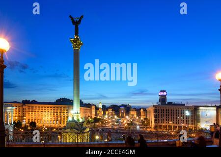 Kiev (Kiev), Maidan Nezalezhnosti (place de l'indépendance), Monument de l'indépendance à Kiev, Ukraine Banque D'Images