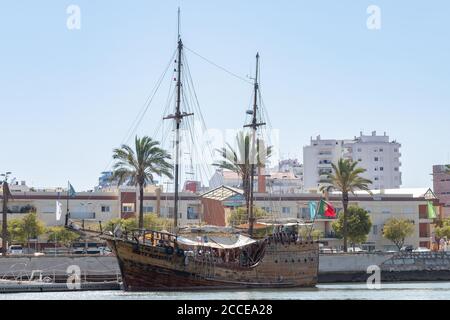 Portimao, Portugal - 11 juillet 2020: Santa Bernarda Pirate Ship, navire touristique portugais amarré à Portimao Banque D'Images