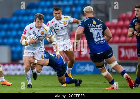 21 août 2020 ; AJ Bell Stadium, Salford, Lancashire, Angleterre ; Rugby anglais de Premiership, sale Sharks versus Exeter Chiefs ; Ian Whitten de Exeter Chiefs est abordé Credit: Action plus Sports Images/Alay Live News Banque D'Images
