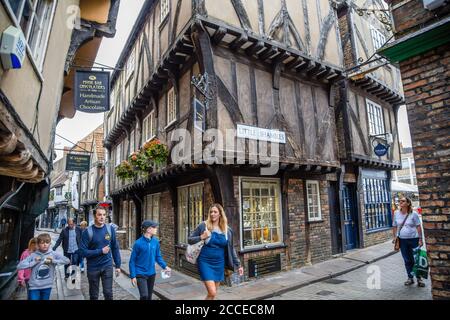 La rue médiévale est en ruines à York, dans le Yorkshire, en Angleterre Banque D'Images