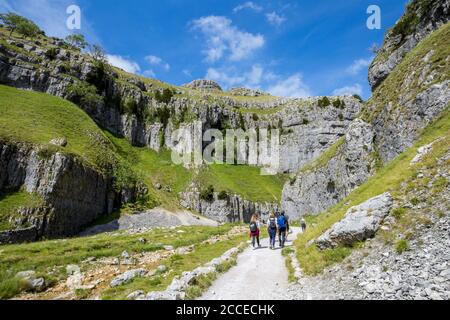 Gordale cicatrice calcaire ravine dans le parc national de Yorkshire Dales, Yorkshire, Angleterre Banque D'Images