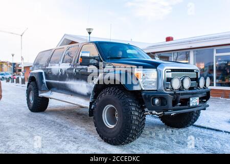 Voiture à circulation élevée en Islande. Transport sur des routes non publiques. Banque D'Images