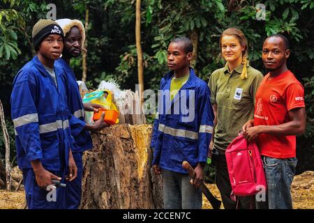 Gardes dédiés à la protection et à la surveillance des gorilles de Dzanga Sangha. République centrafricaine. WWF Banque D'Images