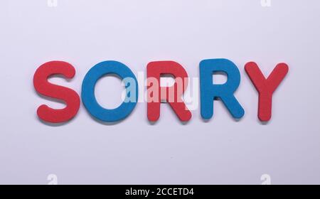 Mot désolé écrit avec une éponge de couleur Banque D'Images