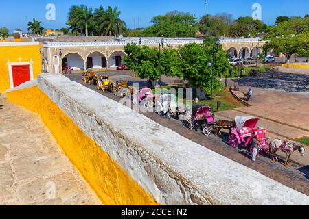 Transport touristique dans la ville coloniale d'izamal au sud du Mexique au Yucatan Banque D'Images