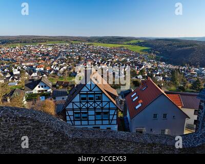 Europe, Allemagne, Hesse, Wettenberg, Giessener Land, Lahn-Dill-Kreis, Lahn-Dill-Bergland nature Park, Château de Gleiberg, vue depuis le mur du château sur Wet Banque D'Images