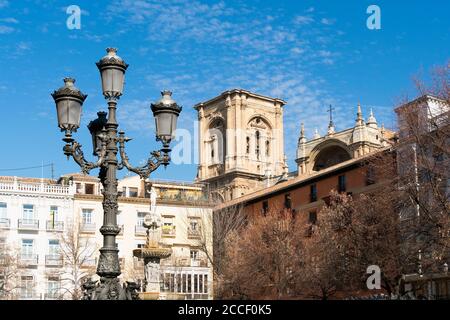 Grenade (Espagne), vieille ville, Plaza Bib Rambla, vue sur la cathédrale Banque D'Images