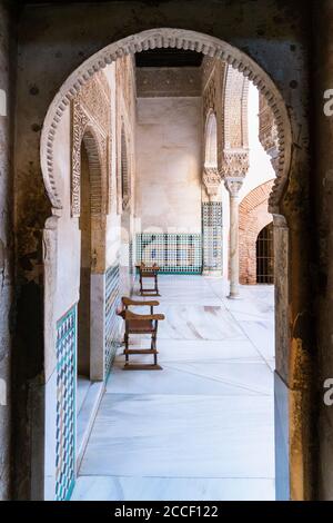 Grenade (Espagne), Alhambra, Palacios Nazaries, Palais Nasrides, passage au Myrthof Banque D'Images