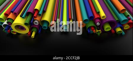 Tuyaux en plastique colorés sur fond sombre Banque D'Images